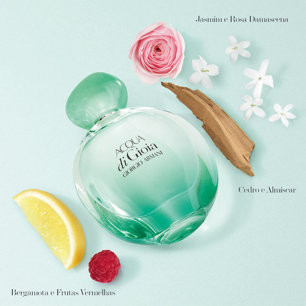 Composição editorial do Acqua di Gioia Intense: bergamota, frutas vermelhas, jasmim, rosa damascena, cedro e almíscar