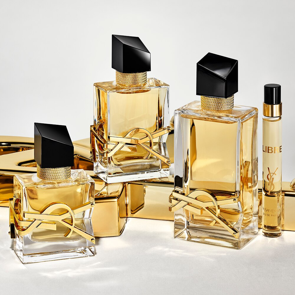 Detalhe das correntes douradas do frasco YSL Libre