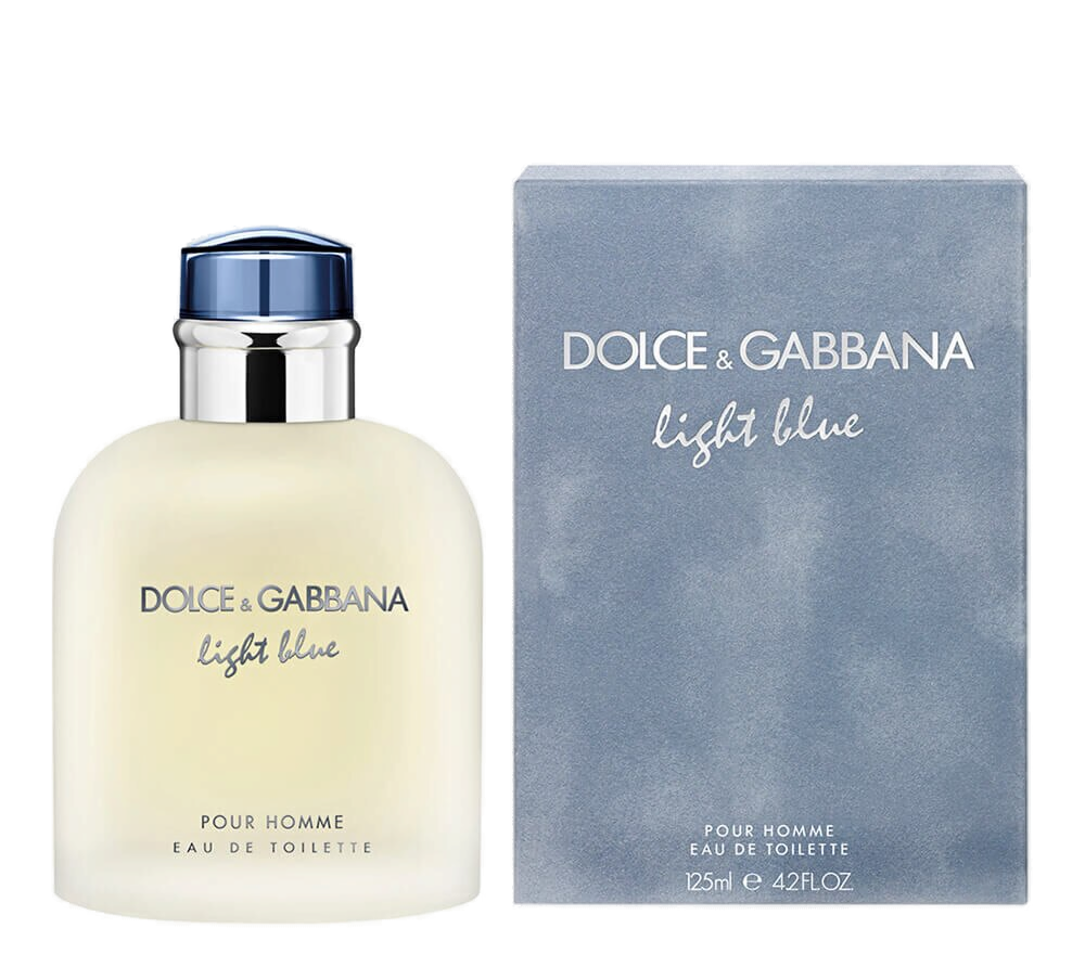 Light Blue Pour Homme: frasco em vidro frosted translúcido com tampa azul Capri ao lado da caixa oficial azul-acinzentada Dolce & Gabbana com lettering Light Blue Pour Homme