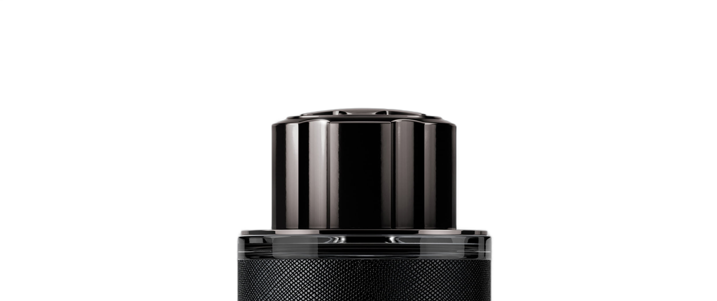 Close-up da tampa metalizada graphite com emblema Mont Blanc do Explorer