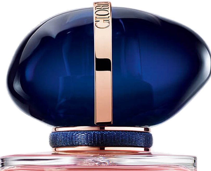 Close-up da tampa azul-marinho com anel rosé gold do My Way Armani